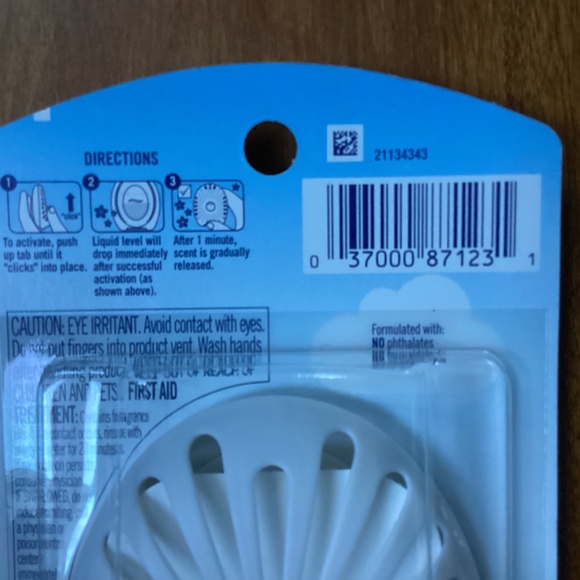 Febreze Bathroom/Small Spaces Refresh & Energize/Gain Moonlight Breeze NEW - Picture 6 of 7